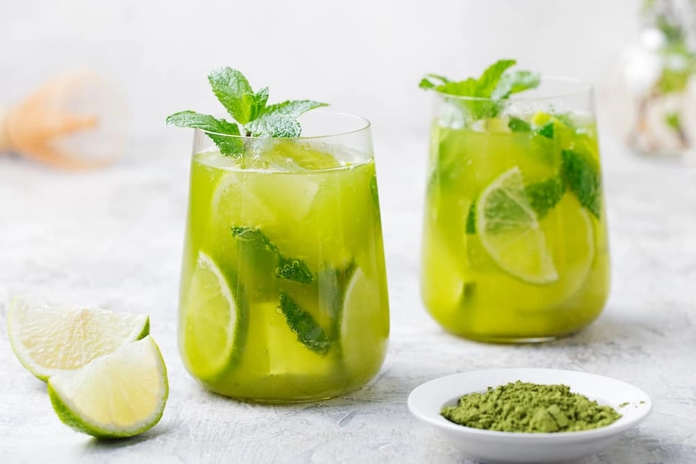 Matcha iced green tea with lime and fresh mint