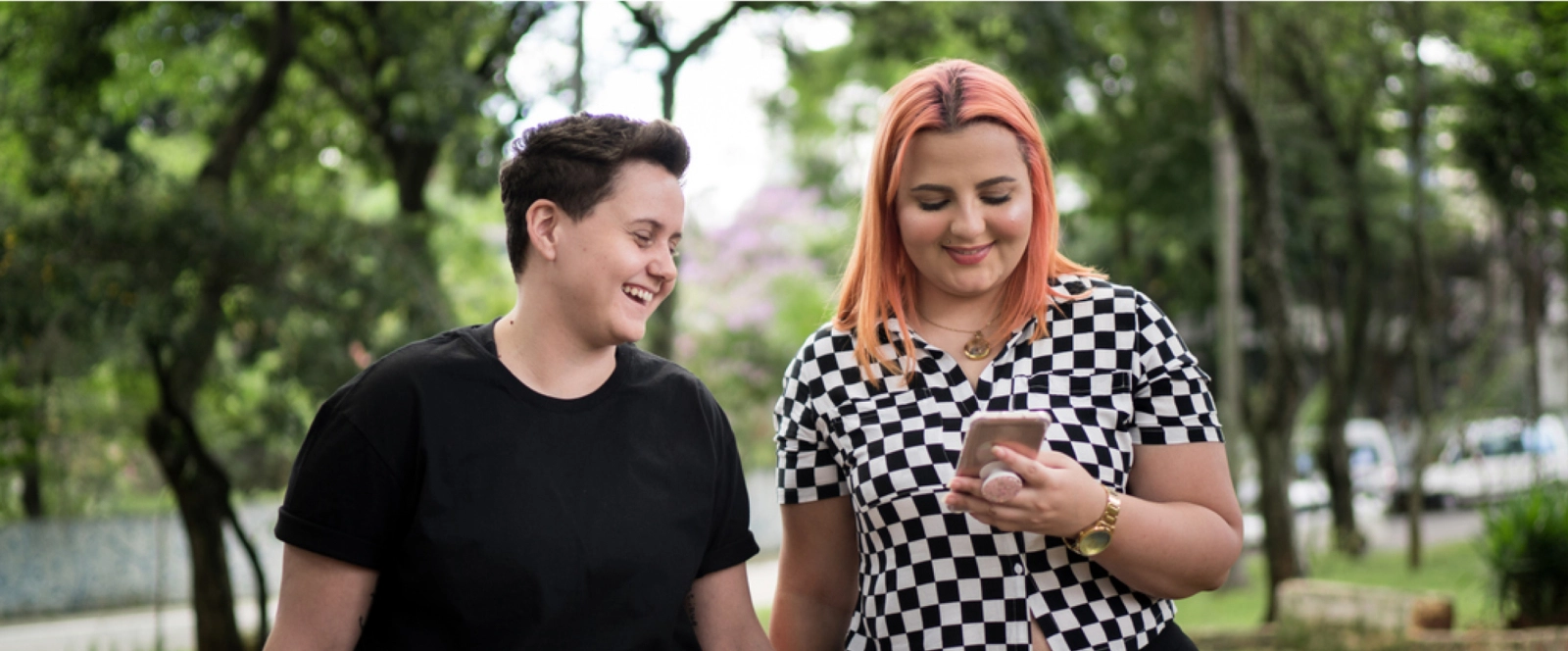 two adults with smartphone