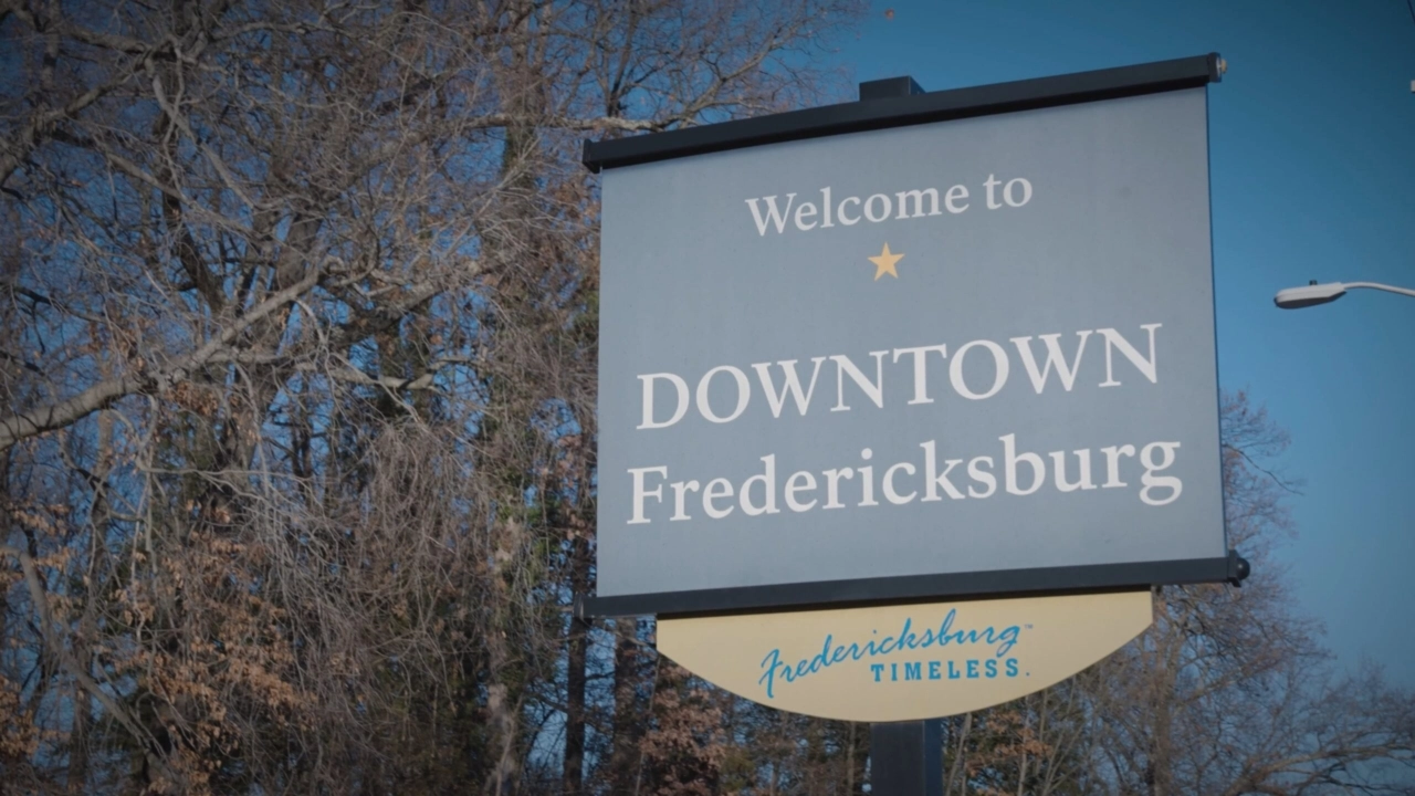 Welcome sign to downtown Fredericksburg